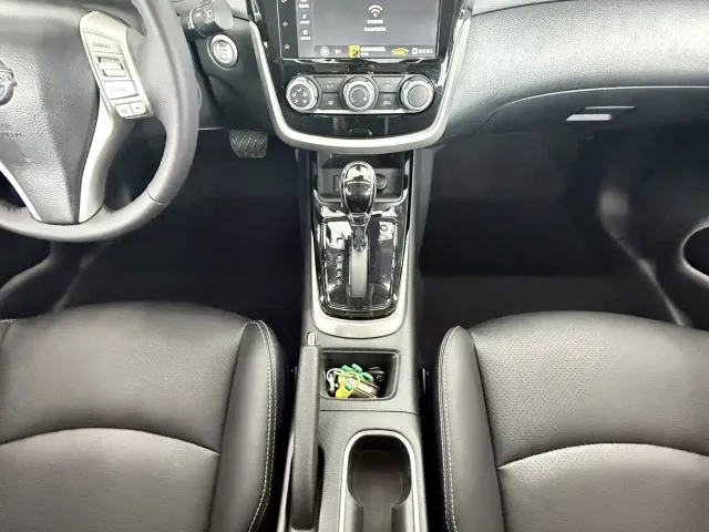Nissan Tiida — Фото автомобиля 8