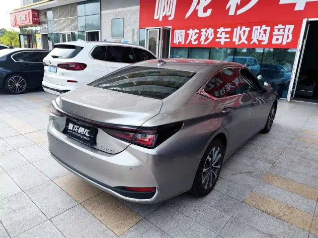 Lexus ES — Фото автомобиля 6