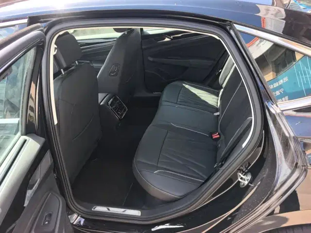 Volkswagen Passat — Фото автомобиля 11