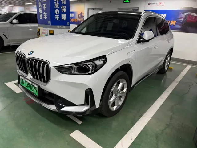 Фотография автомобиля — BMW iX1