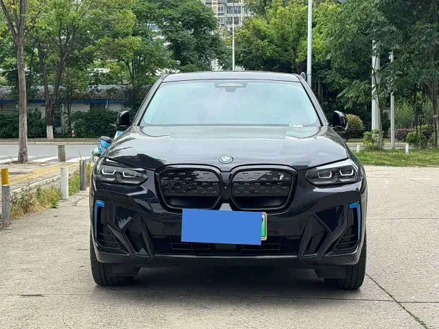 BMW iX3 — Фото автомобиля 2