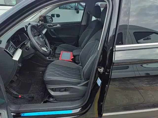 Volkswagen Tiguan L — Фото автомобиля 14