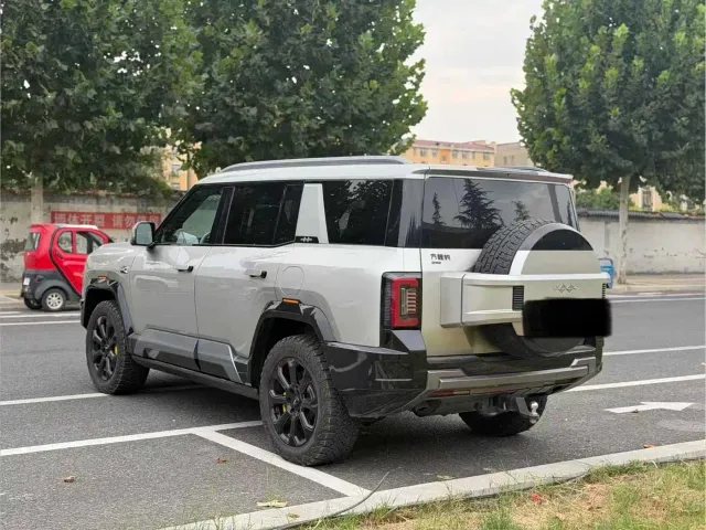 BYD FangChengBao Leopard 8 — Фото автомобиля 9