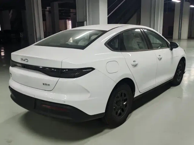 BYD Seal 05 DM-i — Фото автомобиля 6