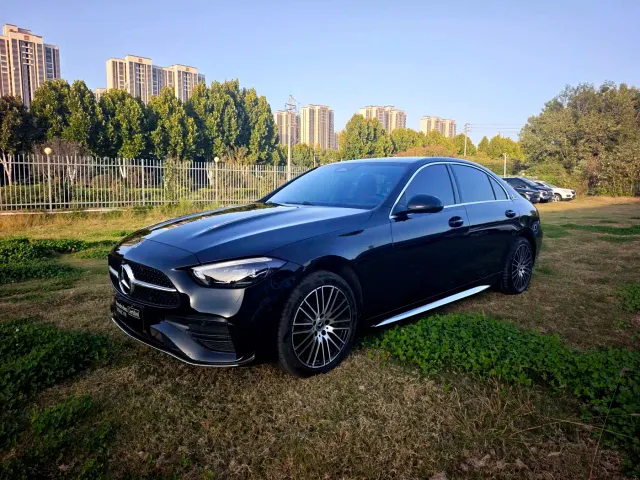 Фотография автомобиля — Mercedes-Benz C-Class
