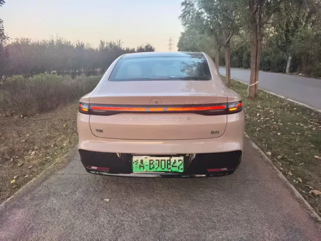 Leapmotor B01 — Фото автомобиля 8