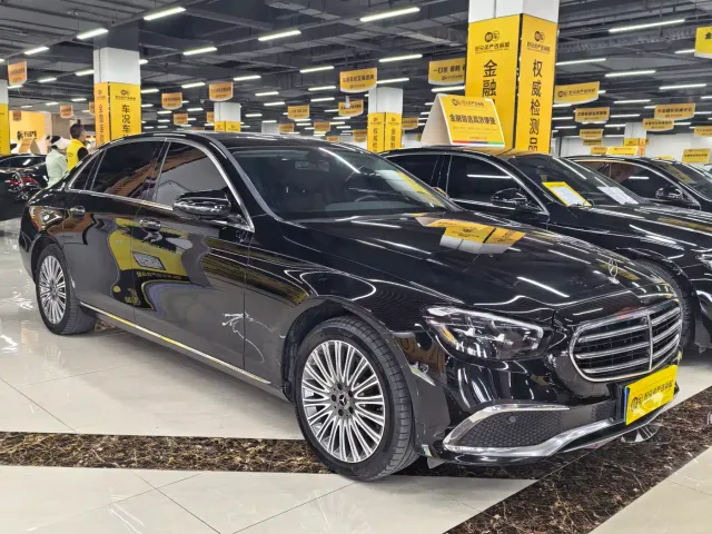 Mercedes-Benz E-Class — Фото автомобиля 3