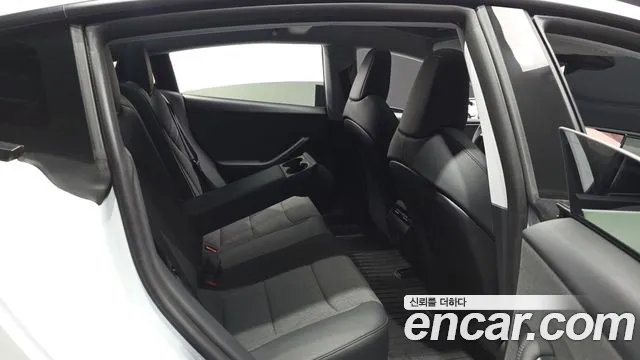 Tesla Model 3 — Фото автомобиля 17