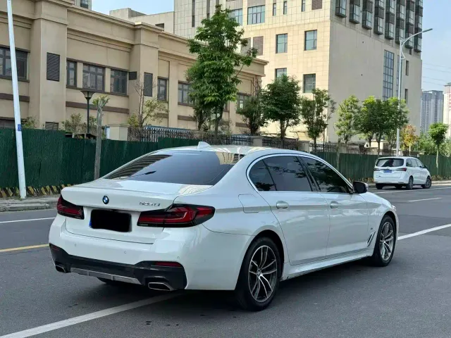BMW 5 Series — Фото автомобиля 5
