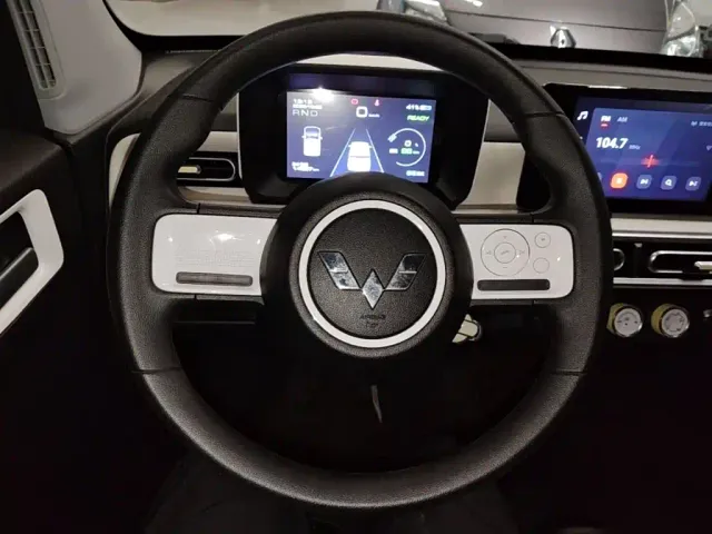 Wuling Hongguang Mini EV — Фото автомобиля 10