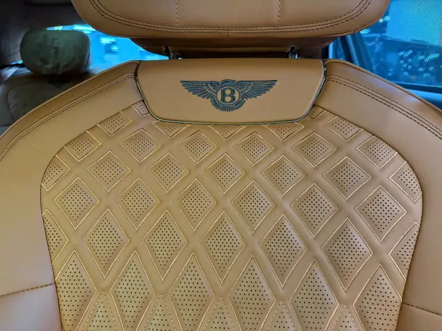 Bentley Flying Spur — Фото автомобиля 23