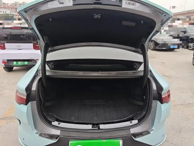BYD Qin L — Фото автомобиля 18