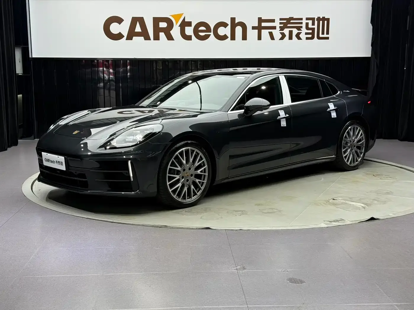 Фотография автомобиля — Porsche Panamera