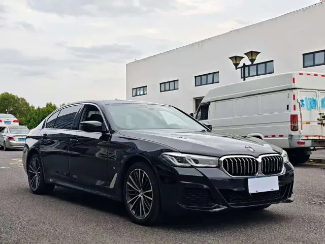 BMW 5 Series — Фото автомобиля 3