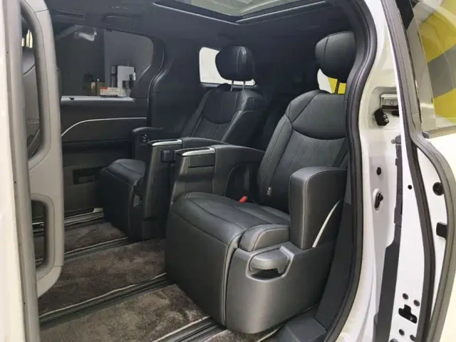 Toyota Sienna — Фото автомобиля 16