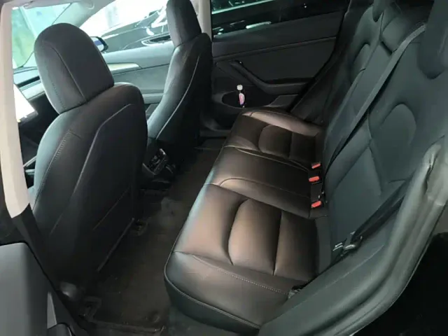Tesla Model 3 — Фото автомобиля 16
