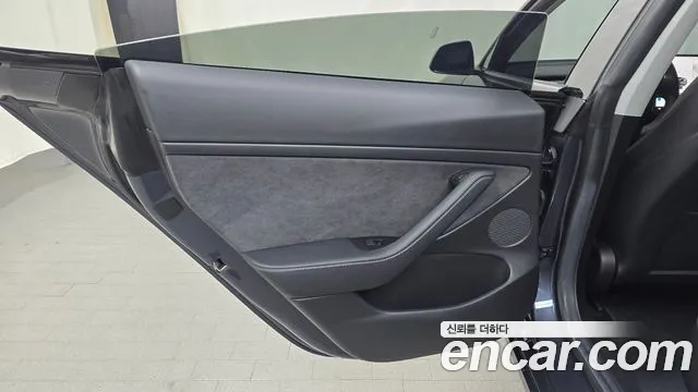 Tesla Model 3 — Фото автомобиля 25