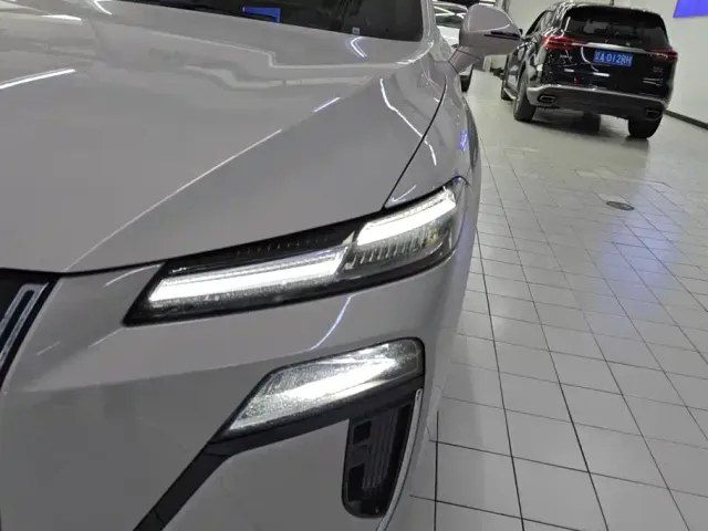 Roewe M7 DMH — Фото автомобиля 5