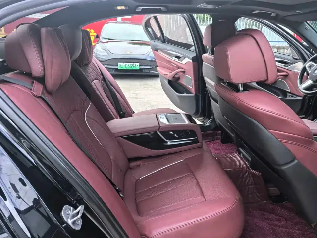 BMW 5 Series — Фото автомобиля 22
