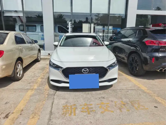 Mazda Axela — Фото автомобиля 5