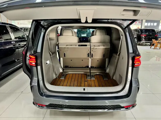 Roewe iMAX8 — Фото автомобиля 7