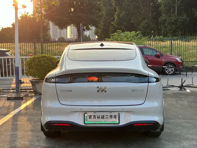 IM Motors LS6 — Фото автомобиля 19