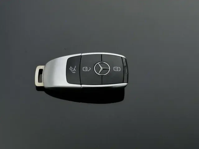 Mercedes-Benz E-Class — Фото автомобиля 19