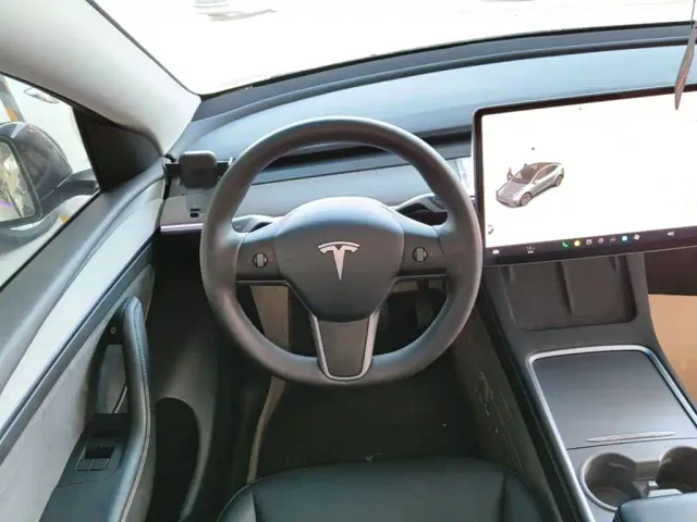 Tesla Model Y — Фото автомобиля 10