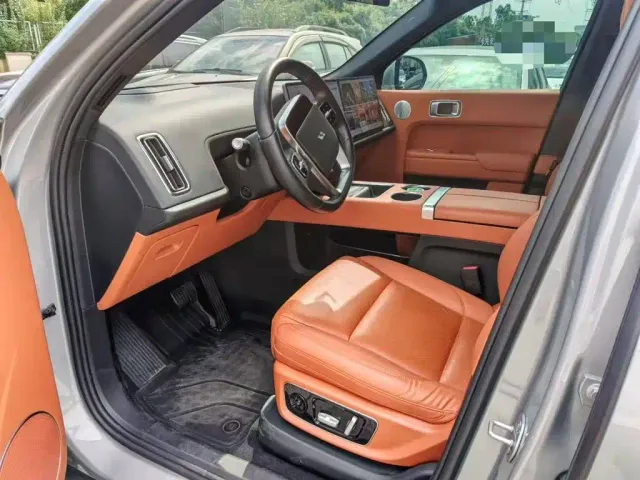 Li Auto L8 — Фото автомобиля 3