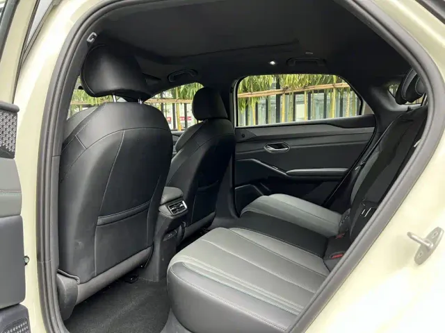BYD Qin L — Фото автомобиля 8