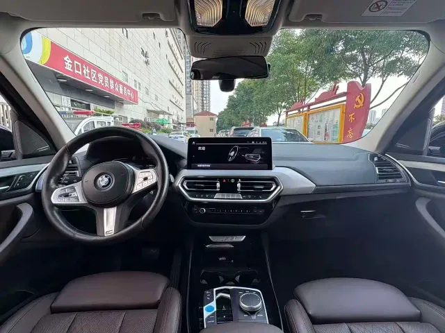 BMW iX3 — Фото автомобиля 5