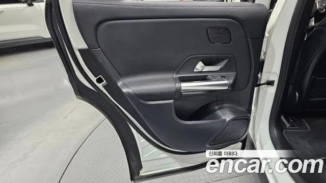 Mercedes-Benz EQA — Фото автомобиля 6