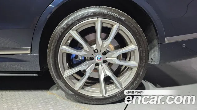 BMW X7 M50i 6 мест — Фото автомобиля 14