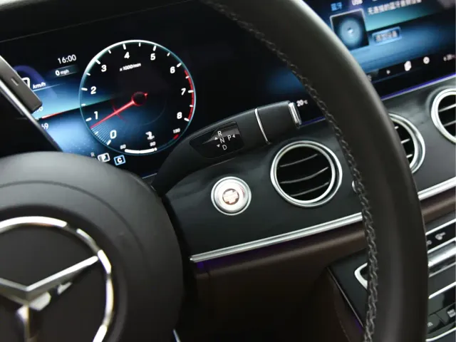 Mercedes-Benz E-Class — Фото автомобиля 10