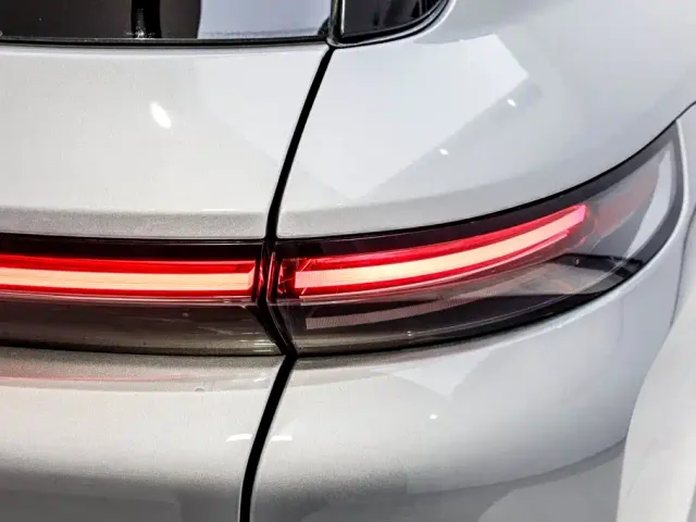 Li Auto L8 — Фото автомобиля 27