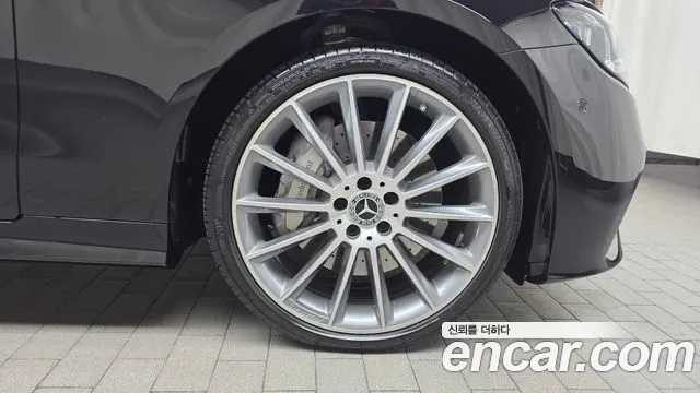 Mercedes-Benz E-Class — Фото автомобиля 19