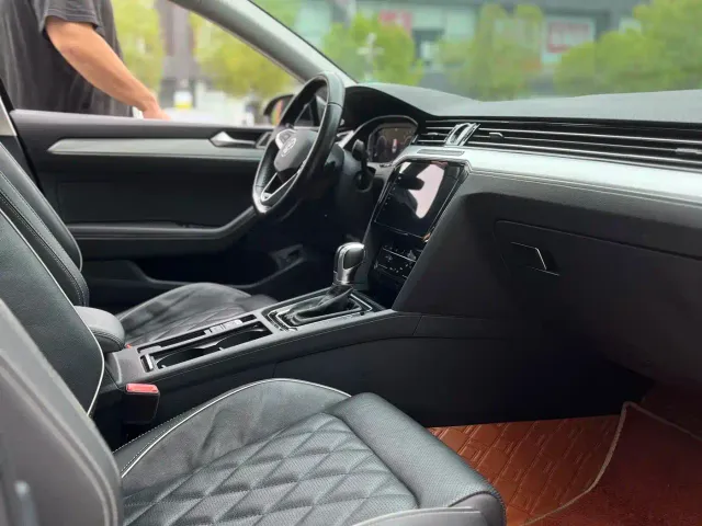 Volkswagen Magotan GTE Plug-in Hybrid 2022 GTE Luxury — Фото автомобиля 13