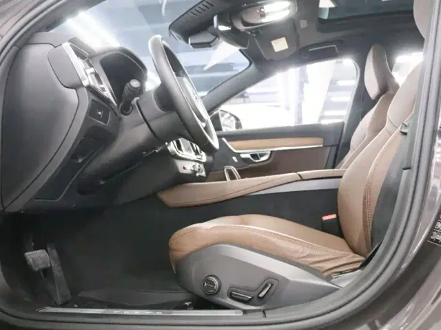 Volvo S90 — Фото автомобиля 14