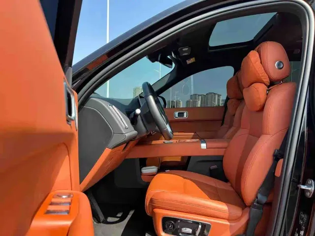 Li Auto L8 — Фото автомобиля 4