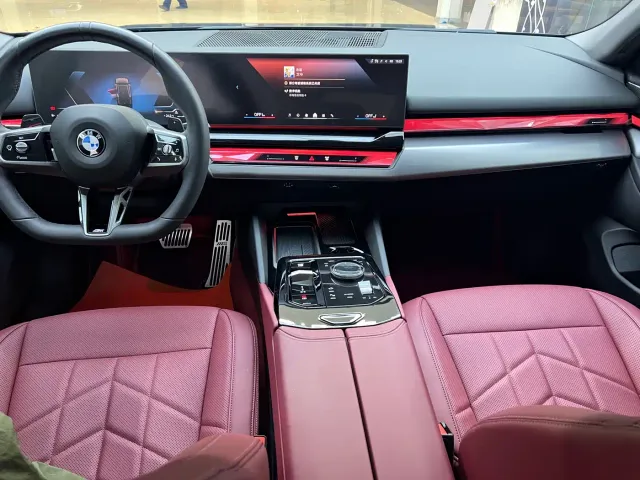 BMW 5 Series — Фото автомобиля 5