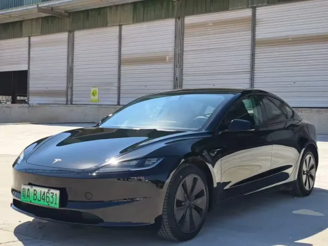Фотография автомобиля — Tesla Model 3