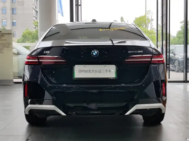 BMW i5 — Фото автомобиля 6