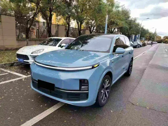 Li Auto L8 — Фото автомобиля 2