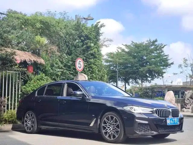 BMW 5 Series — Фото автомобиля 3