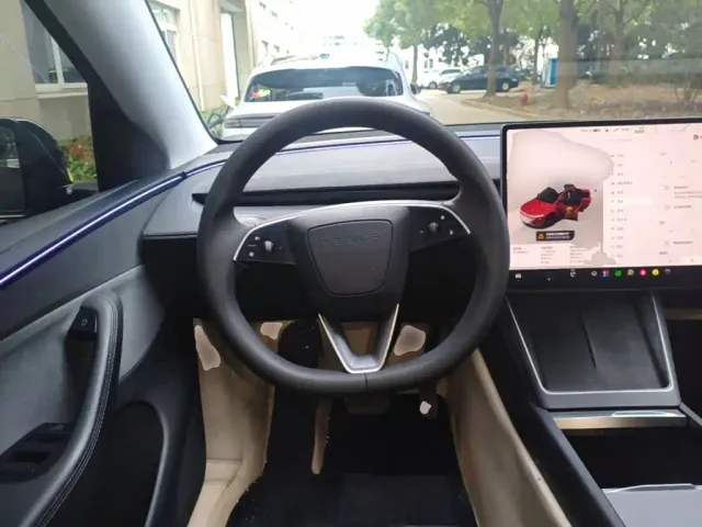 Tesla Model Y — Фото автомобиля 10
