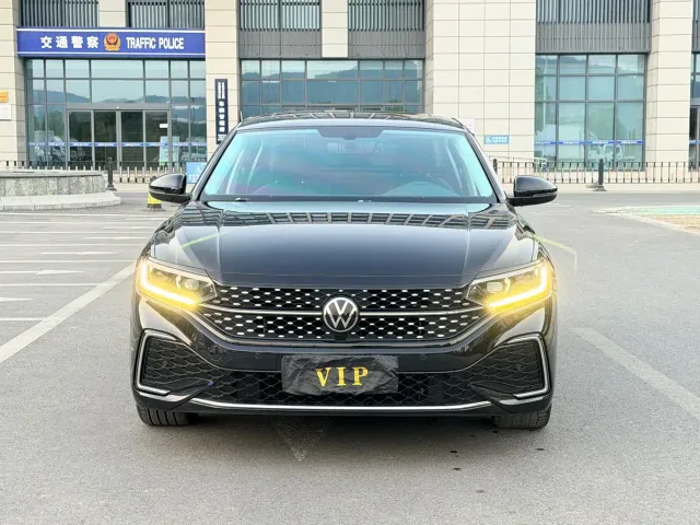 Volkswagen Passat — Фото автомобиля 2