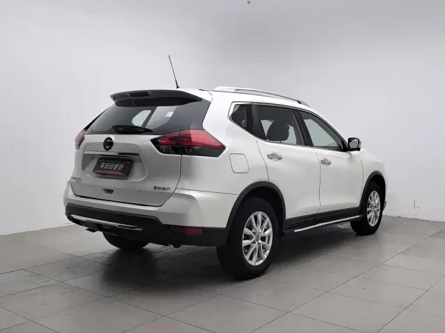 Nissan X-Trail — Фото автомобиля 2