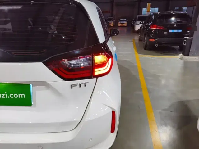 Honda Fit — Фото автомобиля 7