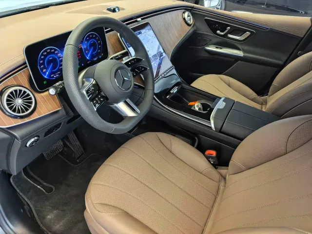 Mercedes-Benz EQE SUV — Фото автомобиля 14