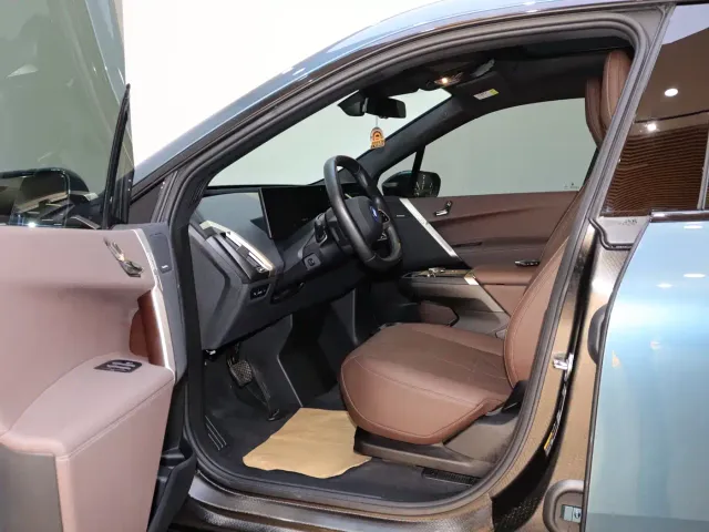 BMW iX — Фото автомобиля 13